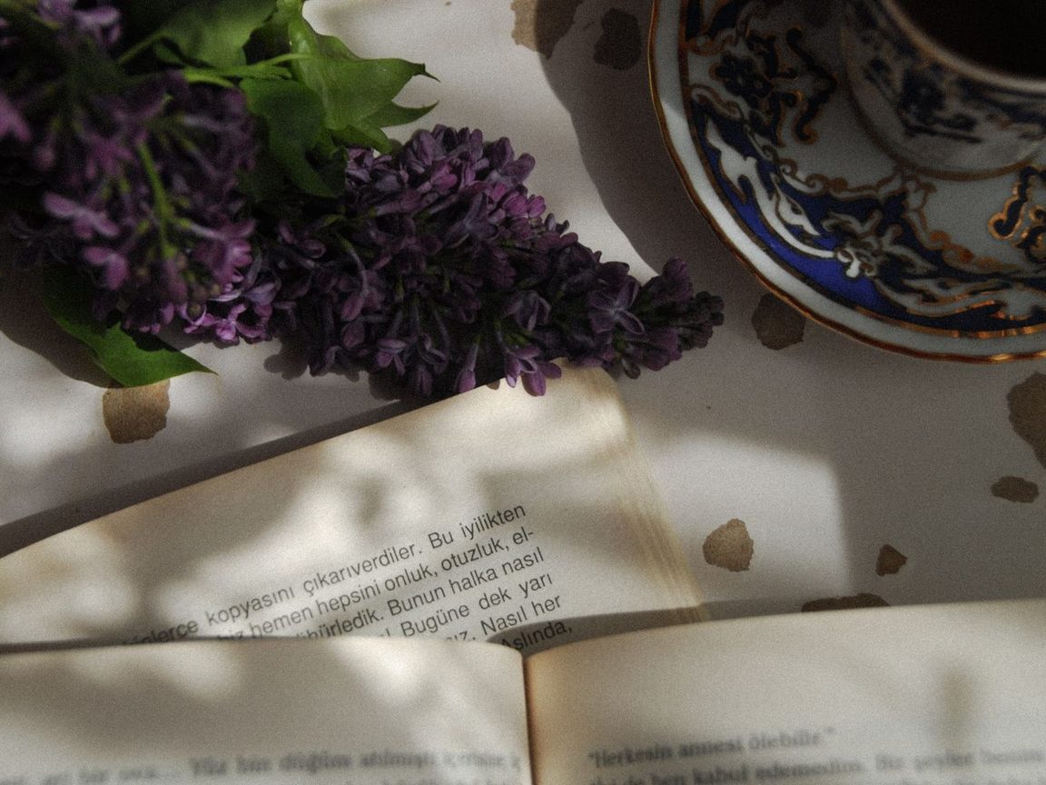 Folded tee with water glass and lilac florets